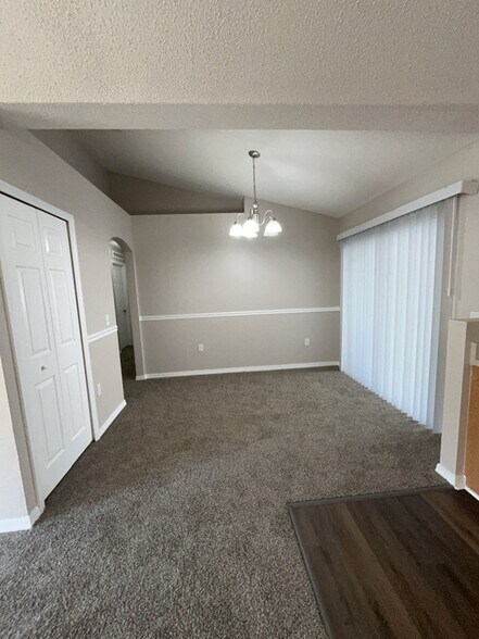 Building Photo - 841 Sun Ridge Village Dr