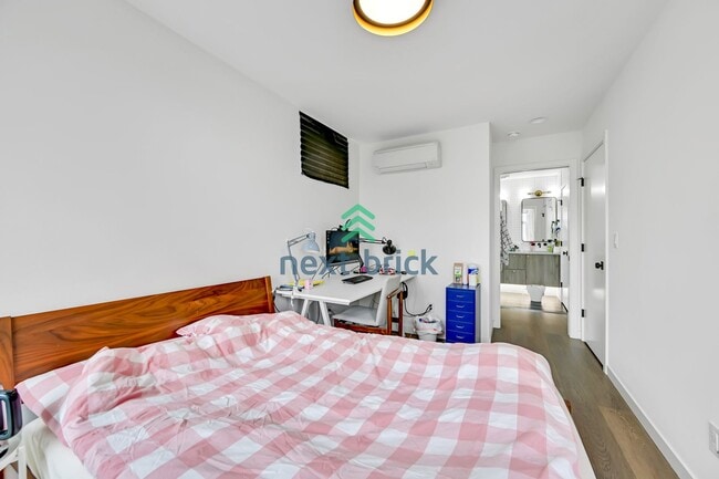 Building Photo - 2 BED & 2 BATH TOWNHOUSE FOR RENT