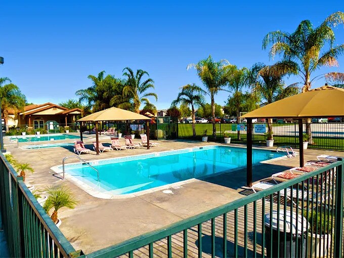 Building Photo - 600 Hosking Ave