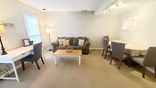 Building Photo - Charming 2 bedroom 1 bath duplex on Park Rd