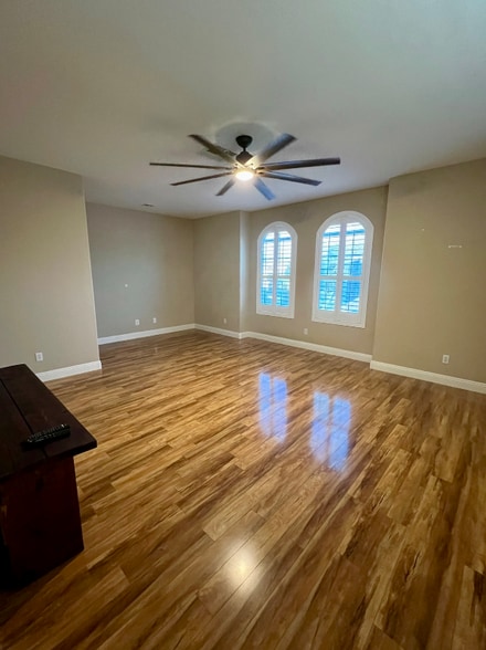 Building Photo - 3942 Villeroy Ave