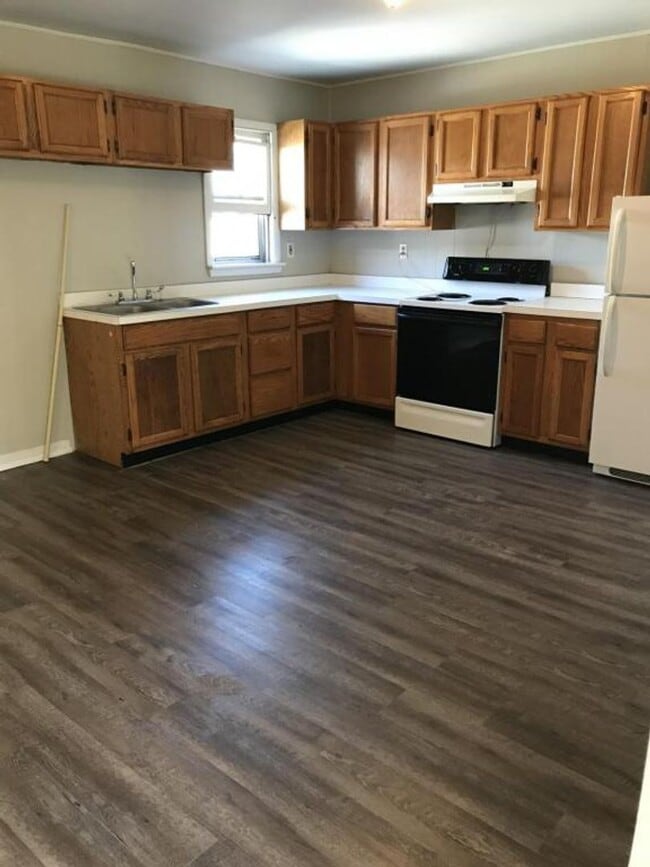 Building Photo - 17 E Louther St