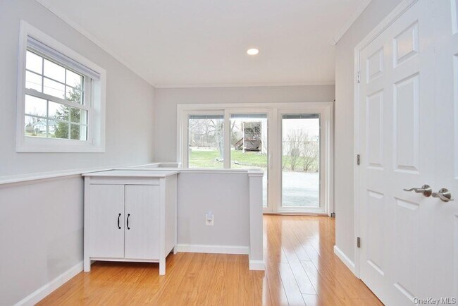 Building Photo - 478 Lake Rd