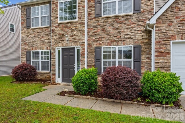 Building Photo - 2704 Piersland Drive
