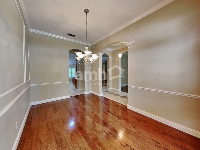 Building Photo - 883 Moonluster Dr