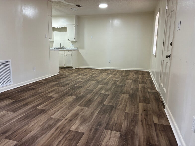 Building Photo - 726 N Slemons St