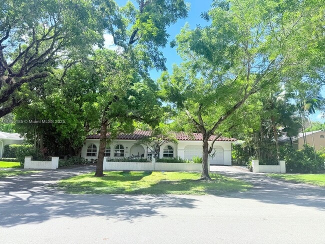 Building Photo - 810 Anastasia Ave