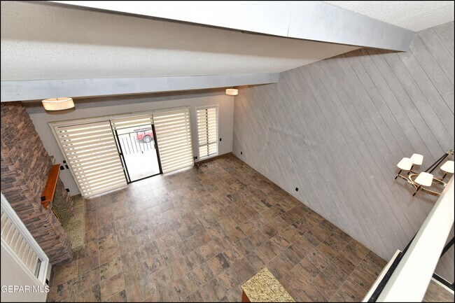 Building Photo - 5900 Mira Hermosa Dr