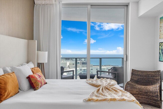Building Photo - 4011 S Ocean Dr