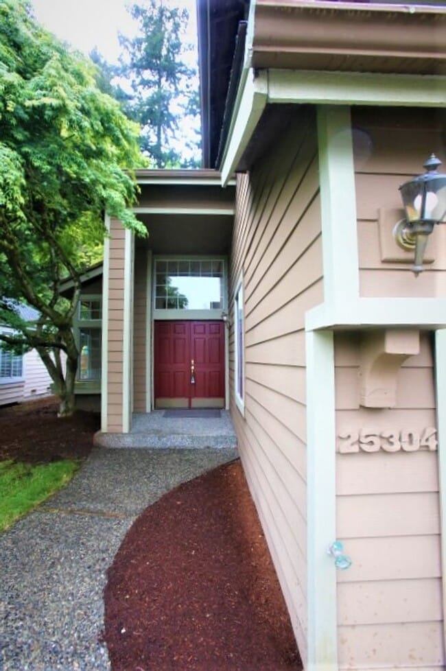 Building Photo - Beautiful 2 Story 3 Bed 2.5 Bath in Sammamish
