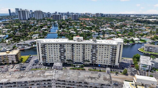 Building Photo - 401 Golden Isles Dr