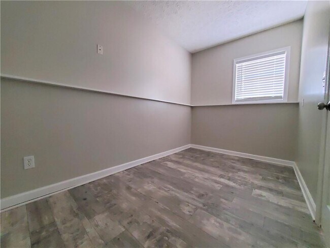 Building Photo - 394 Russell Ridge Dr