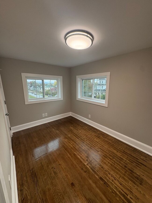 Building Photo - Historic Charm Meets Modern Living – Steps from Downtown Bristol!