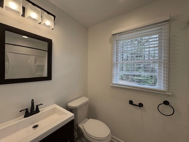 Building Photo - Black Mountain Gem Near Lake Tomahawk!