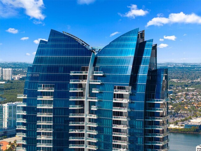 Building Photo - 17121 Collins Ave