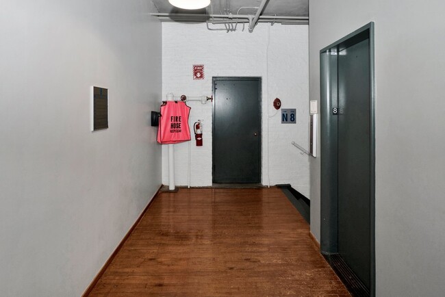 Building Photo - 711 S Dearborn St