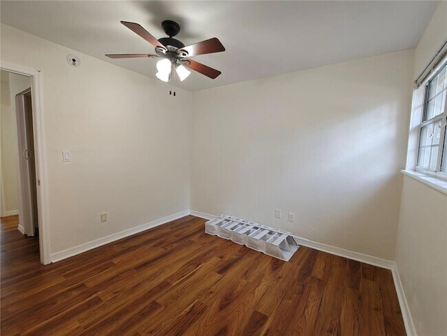 Building Photo - 620 SW 10th Ln