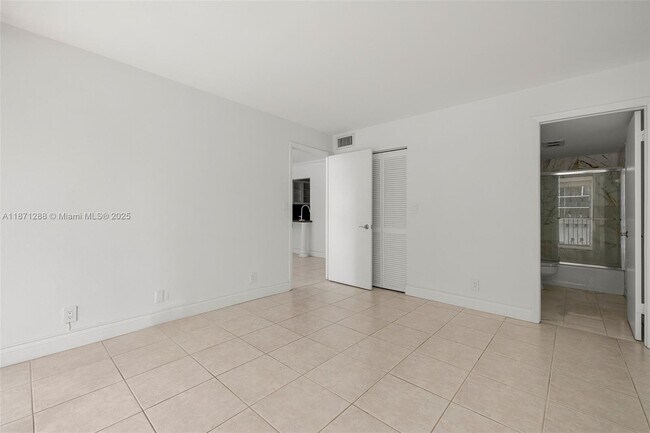 Building Photo - 1915 Brickell Ave