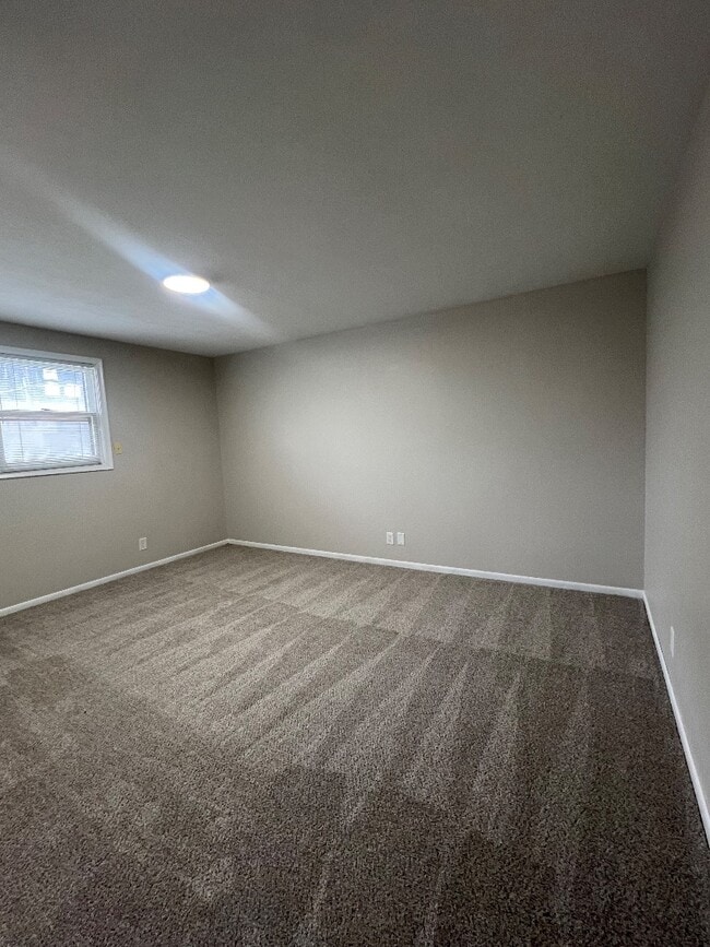 Building Photo - 1902 S 46th St