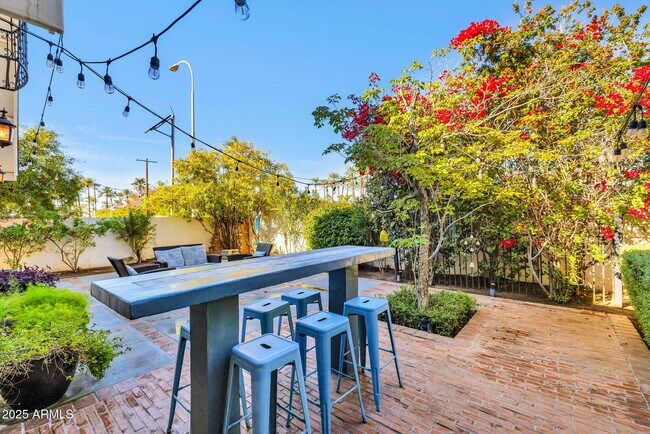 Building Photo - 4402 E Turney Ave