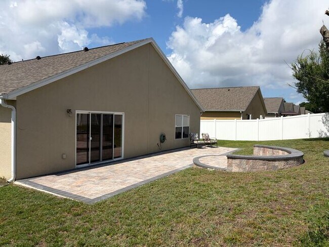 Building Photo - 7025 White Trillium Cir