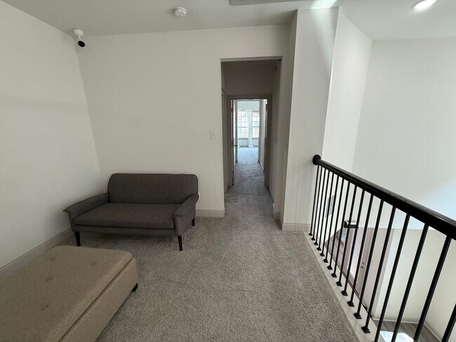 Building Photo - 620 Courtyard Ln