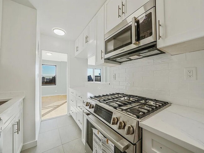 Building Photo - 460 E 79th St