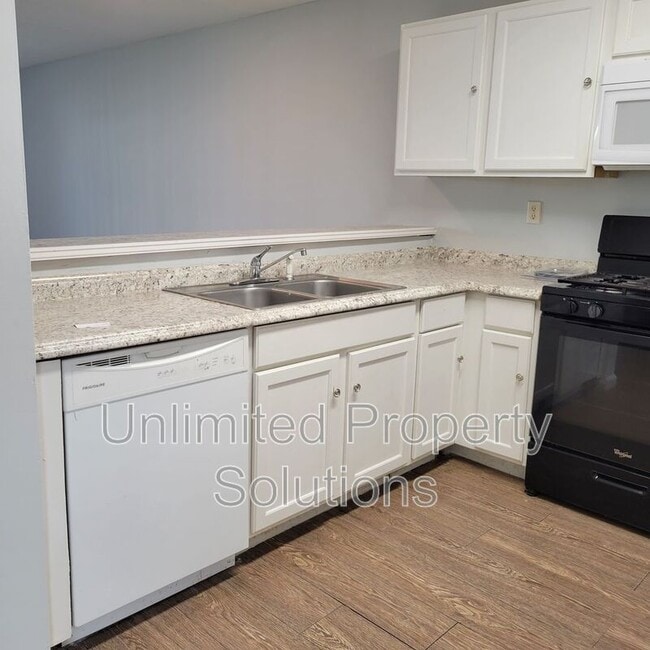 Building Photo - 209 Sunn Aire Ct