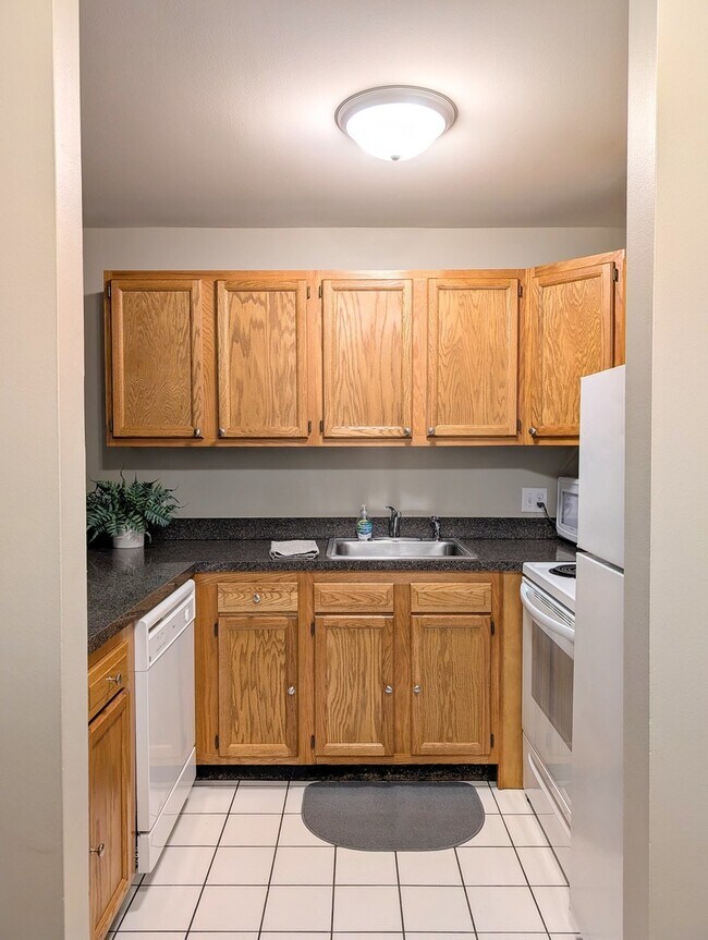 Building Photo - 5830 Oakwood Dr