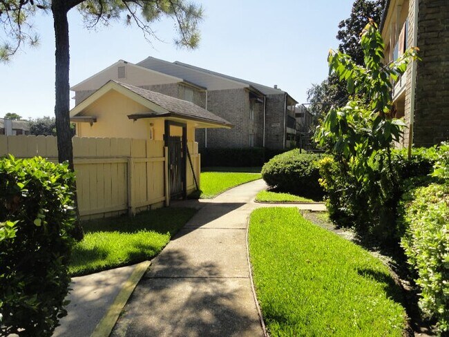 Primary Photo - 8201 Richmond Ave