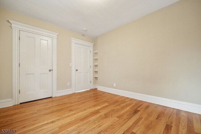 Building Photo - 159 Valley Rd