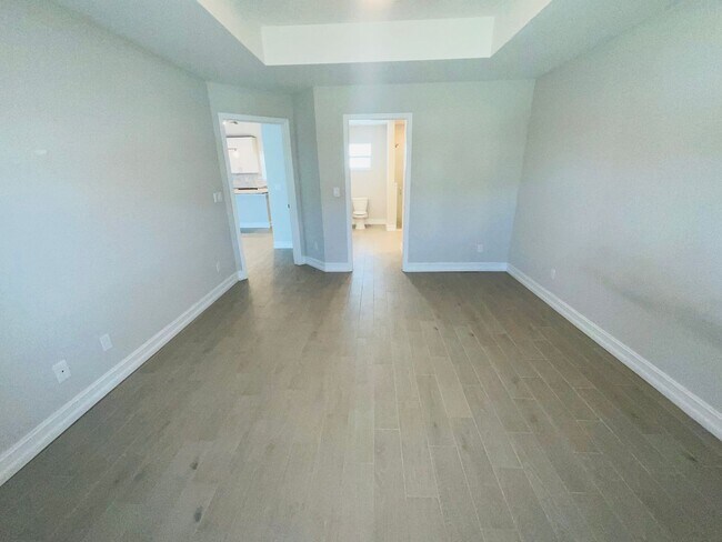 Building Photo - 4/2.5/2  Home off of California Blvd.