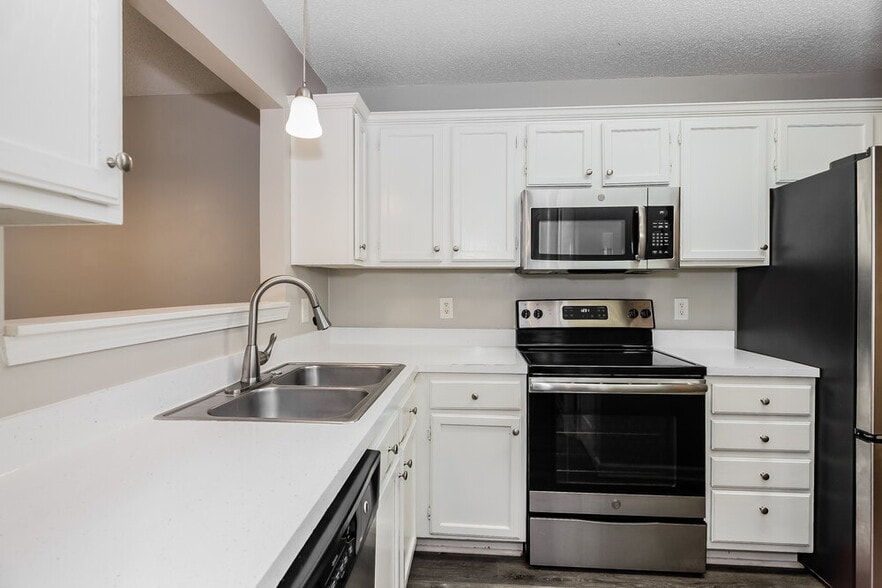 Building Photo - 120 W Walnut Ave