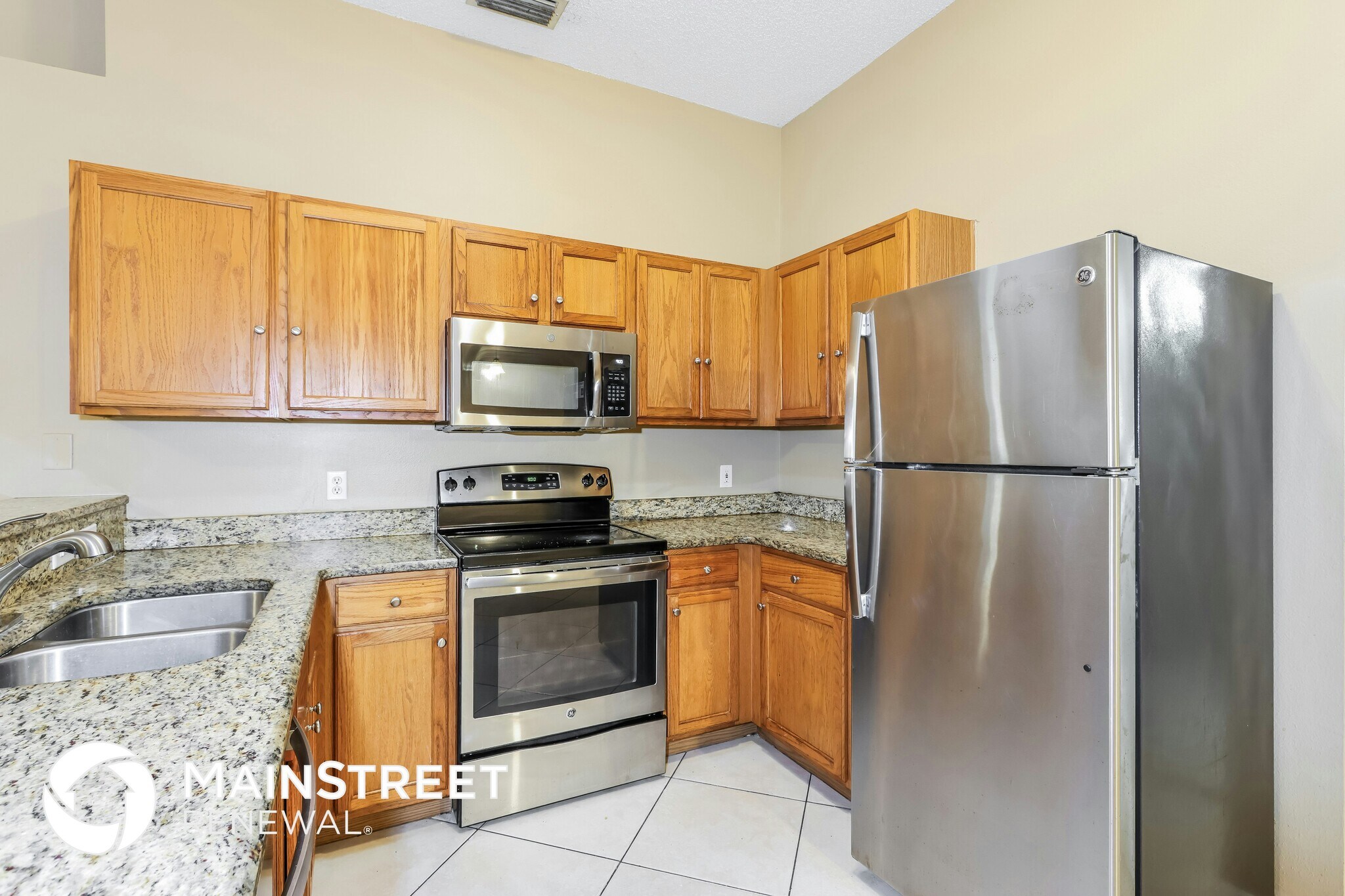 Building Photo - 821 Honeysuckle Dr