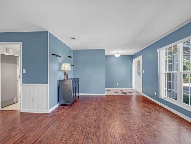 Building Photo - 40 Sharilyn Dr