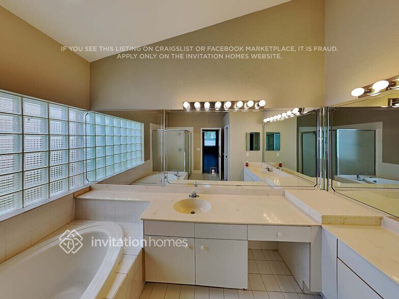 Building Photo - 3401 NW 70th Ave