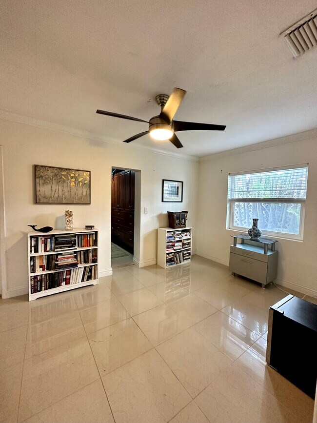 Building Photo - 3036 Coral Shores Dr