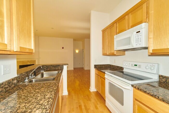 Building Photo - Sweet 1 Bedroom Condo in the Heart of Down...