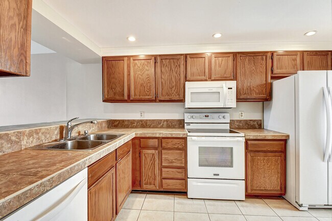 Building Photo - 21 Royal Palm Way