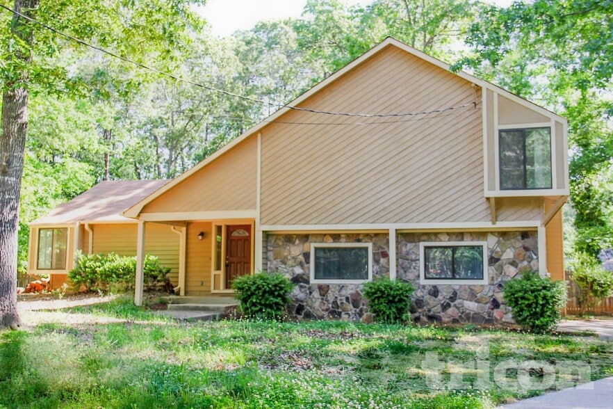 Building Photo - 718 Post Rd Ln