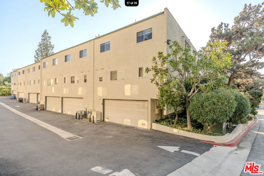 Building Photo - 11260 Overland Ave