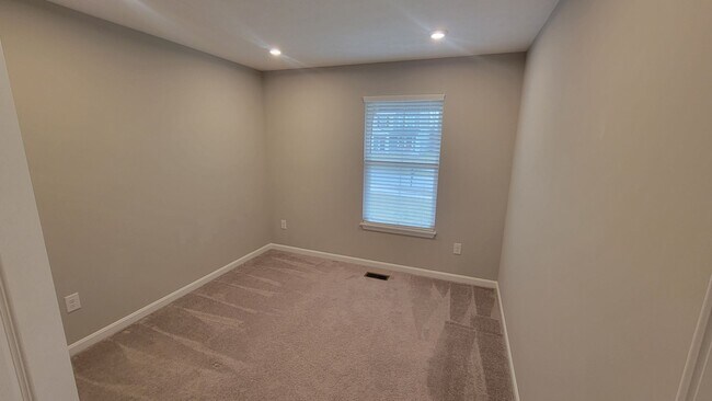 Building Photo - New 4-Bedroom Home In Mount Washington– Storage Galore