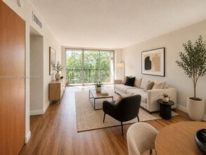 Building Photo - 8870 Fontainebleau Blvd