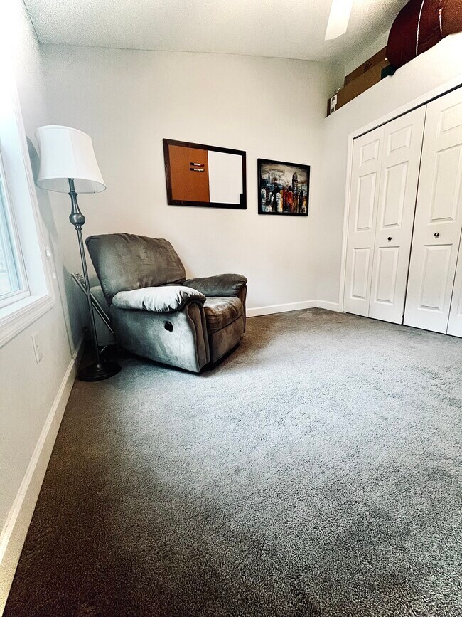 Building Photo - 11 Brindlewood Dr