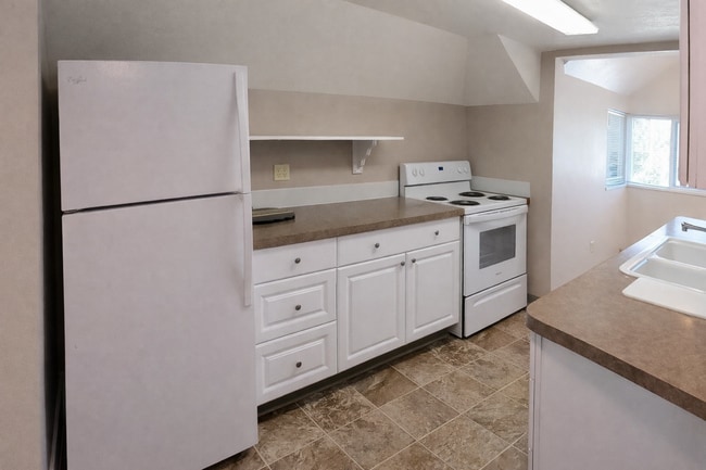 Building Photo - 1004 W 12th Ave