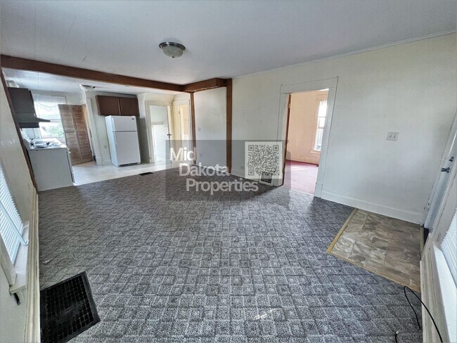 Building Photo - 1200 E 3rd-2 Bedroom house