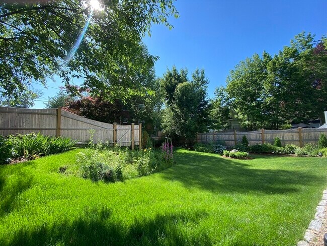 Building Photo - 209 Walnut St