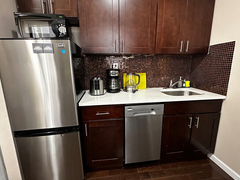 Building Photo - 5 W 101st St