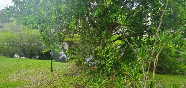 Building Photo - 301 Racquet Club Rd