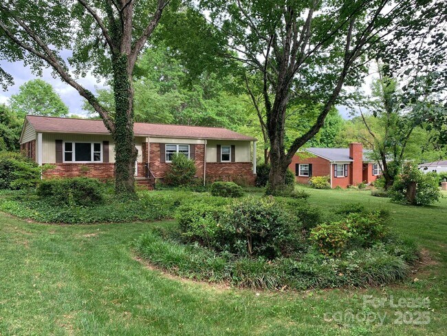 Building Photo - 422 Fieldstone Rd